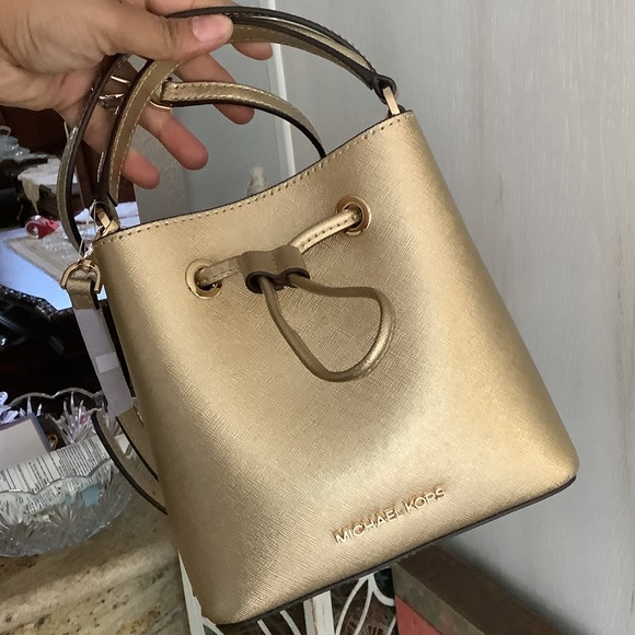 New Mk small bucket bag suri 😍 must have - Picture 8 of 10